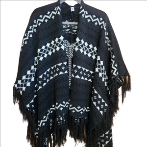 STUDIO S SHAWL / PONCHO SWEATER - EUC - ONE SIZE - SOFT, COZY AND VERSATILE